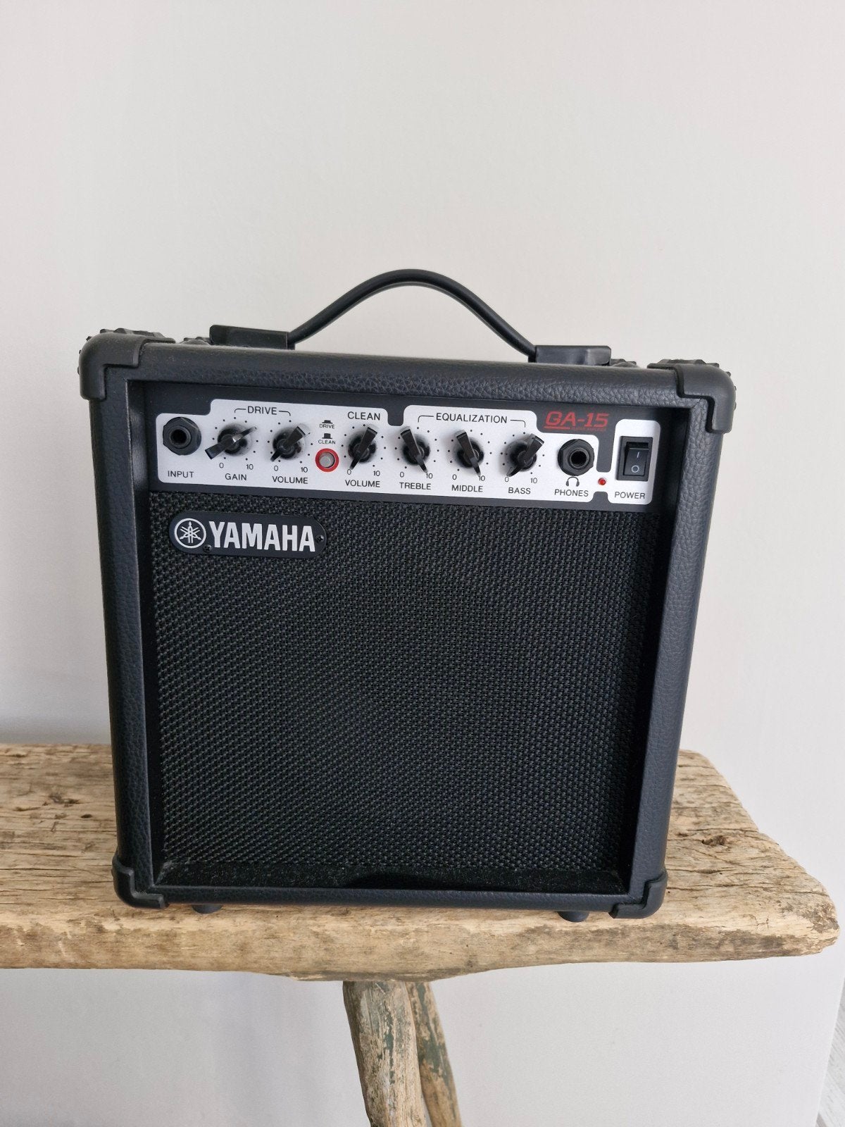 Compacte Yamaha GA-15 Gitaarversterker - 15W, Muziek en Instrumenten, Versterkers | Bas en Gitaar, Ophalen of Verzenden, Zo goed als nieuw