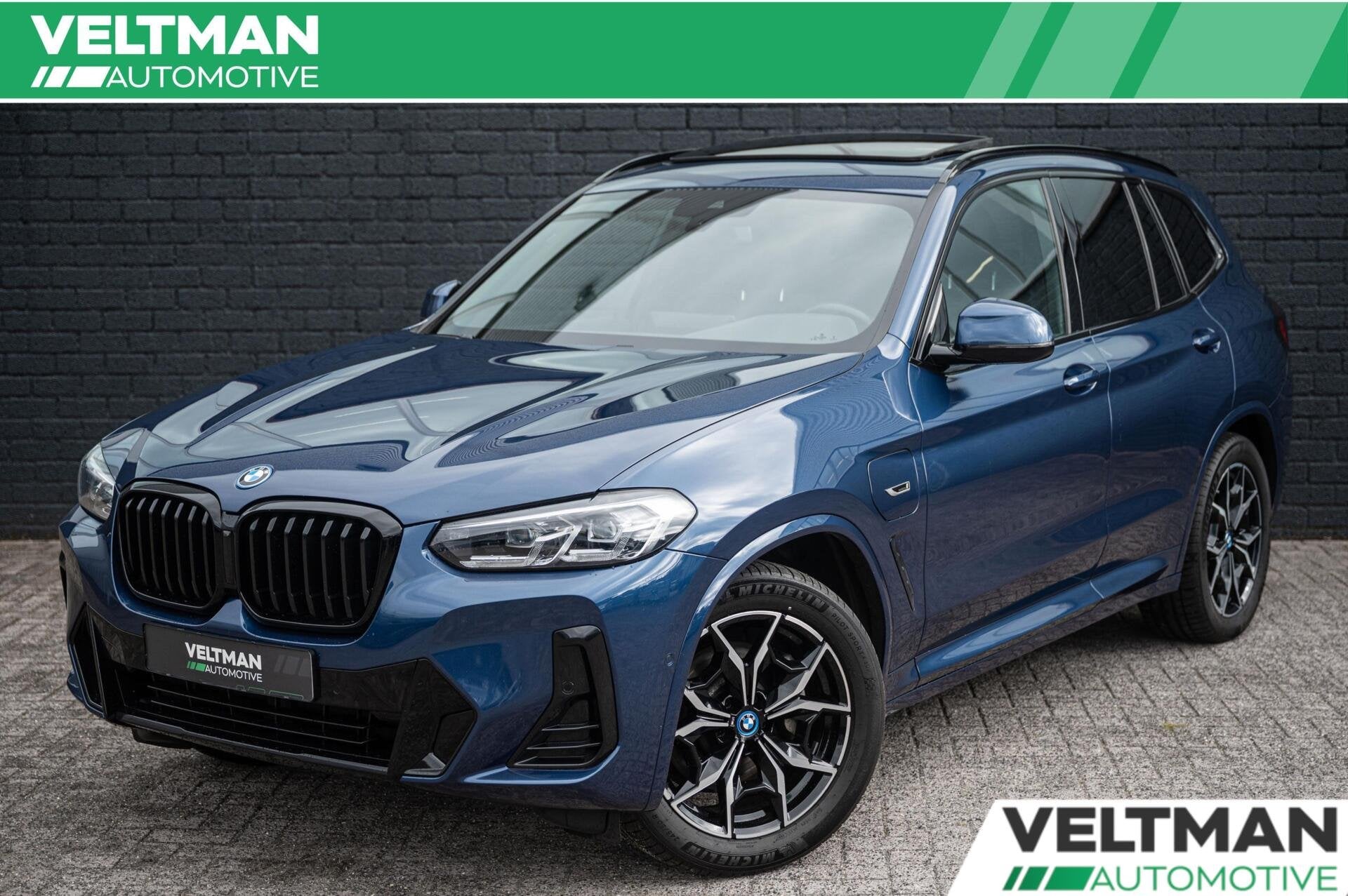 BMW X3 xDrive30e M-SPORT PANO TREKHAAK CAMERA LEDER, Auto's, Automaat, Gebruikt, Automatische klimaatregeling, Blauw
