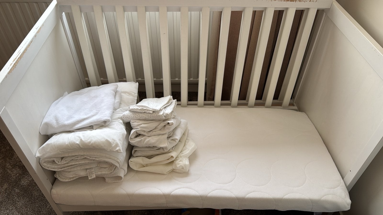 Wit ledikant met matras en beddengoed, Kinderen en Baby's, Ophalen, Gebruikt, Ledikant