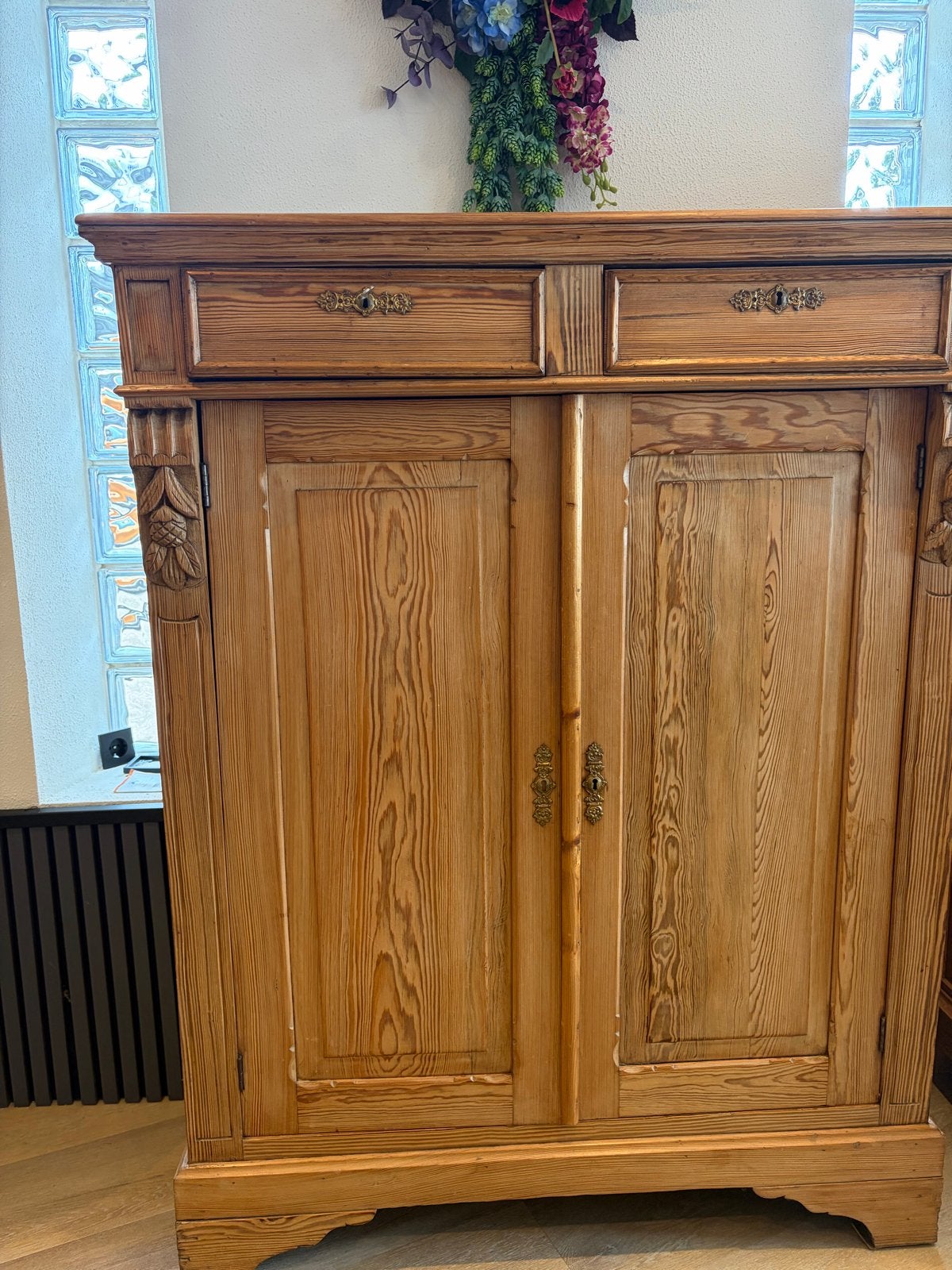 Antieke grenen kast met lades en planken, Ophalen