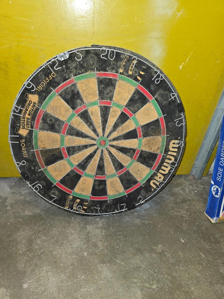 2x Winmau dartborden - Opknappers, Sport en Fitness, Darts, Ophalen of Verzenden