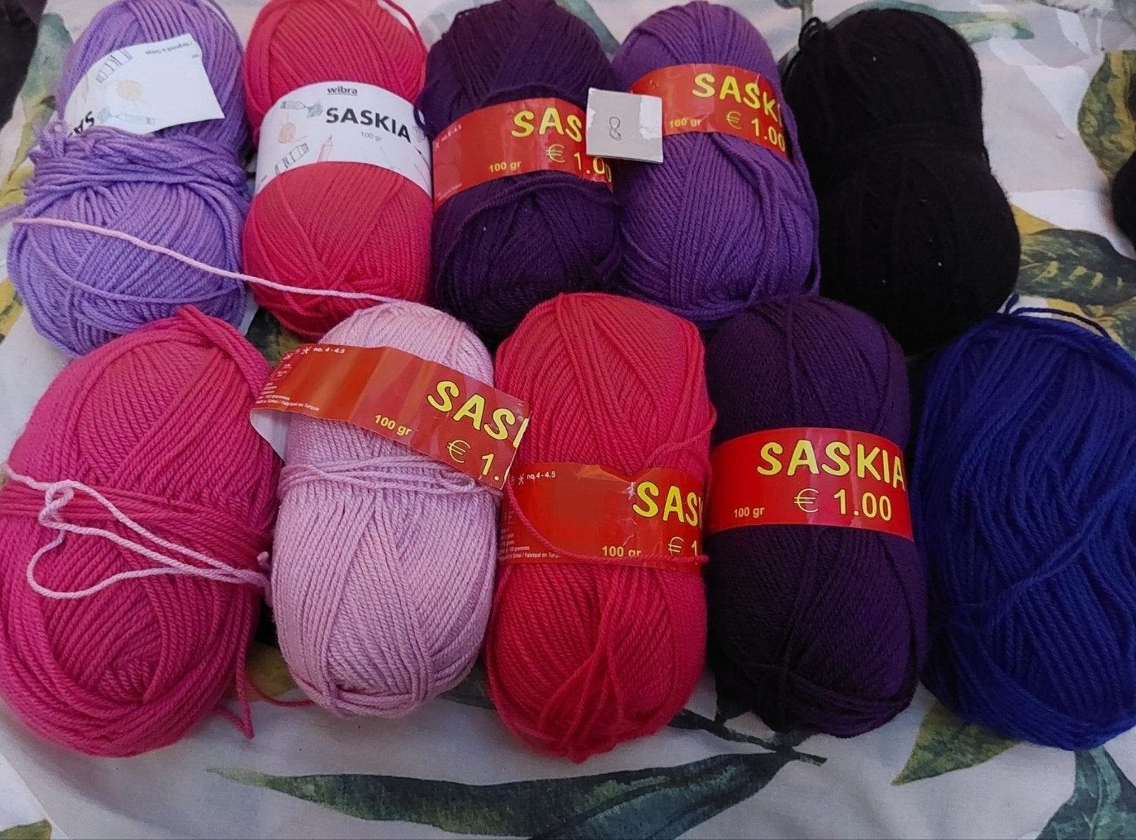 10 bollen wol verschillende kleuren (Saskia), Ophalen of Verzenden, Nieuw, Breien of Haken, Wol of Garen