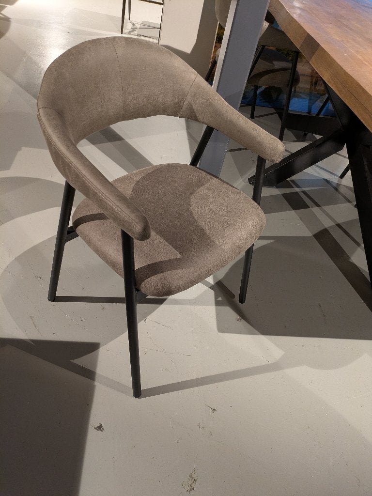 LAATSTE SET EETKAMERSTOELEN STERK AFGEPRIJSD, Huis en Inrichting, Stoelen, Ophalen, MODERN, Bruin, Nieuw