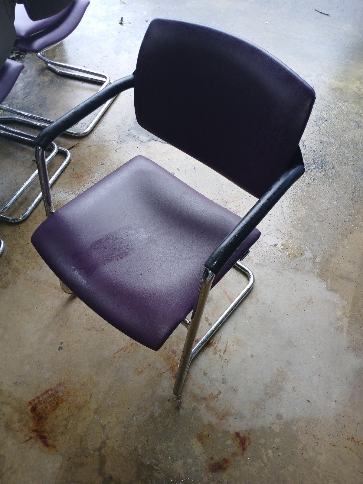 12 Paarse stoelen met metalen frame ., Huis en Inrichting, Ophalen, Overige kleuren, Modern kantoor, Vijf, Zes of meer stoelen