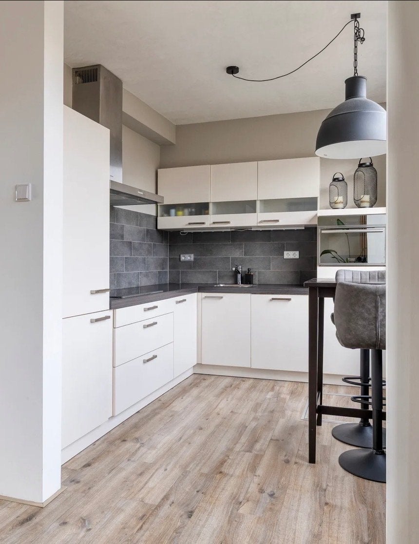 Moderne witte inbouwkeuken met apparatuur (excl. vaatwasser), Huis en Inrichting, Keuken | Complete keukens, Ophalen, Gebruikt