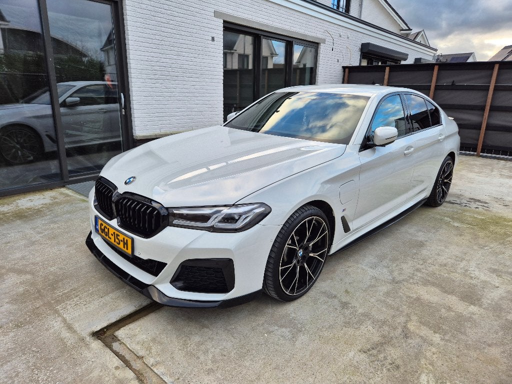 BMW 5-Serie 530e 292pk Aut 2022 Wit 76dkm M-pakket, Auto's, 1998 cc, Achterwielaandrijving, 4 cilinders, Wit