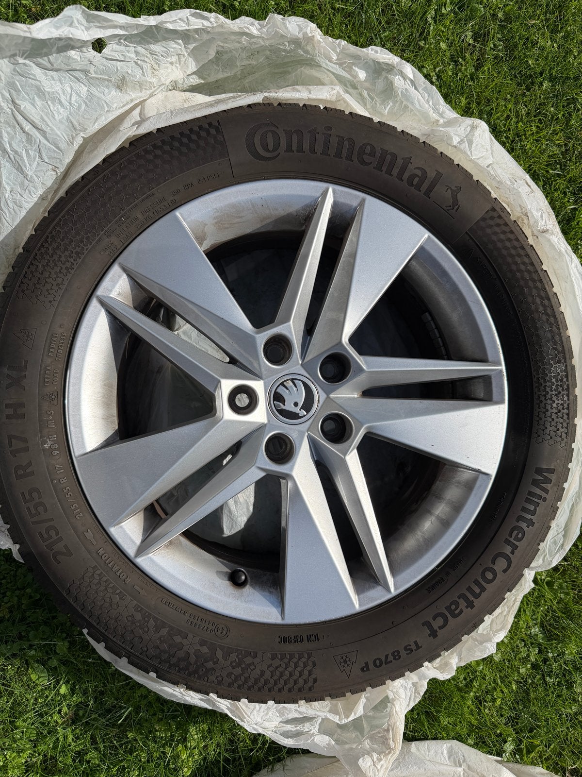 Skoda 17 inch velgen met Continental winterbanden, Ophalen, Banden en Velgen, 17 inch, Winterbanden