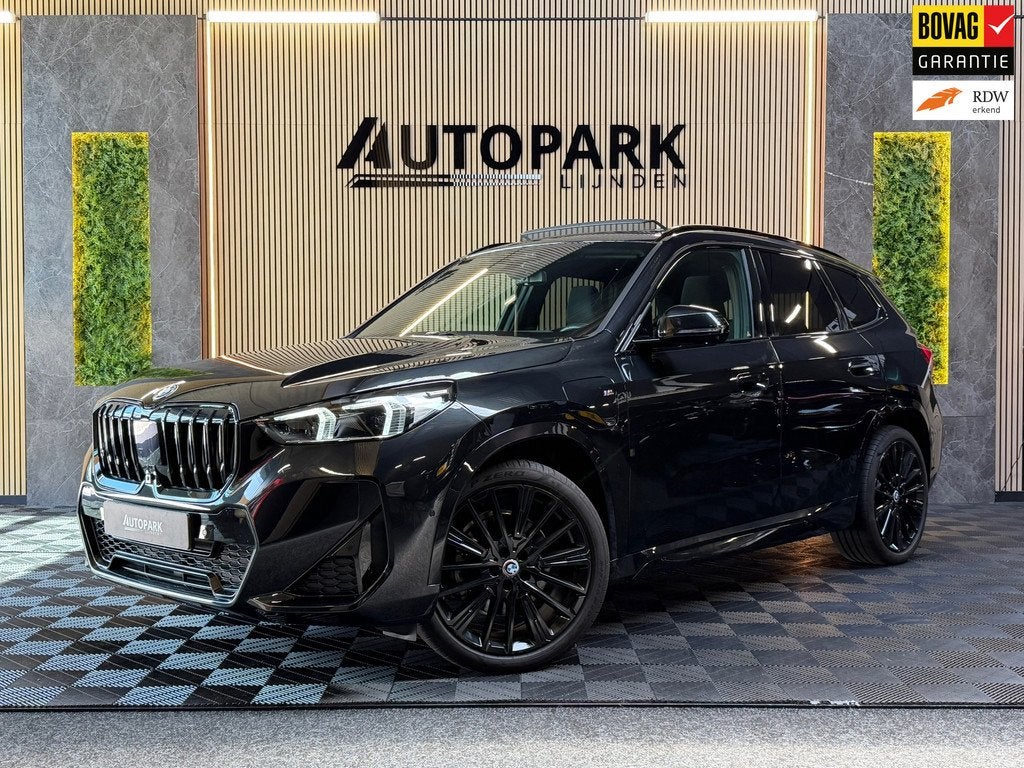 BMW X1 XDrive25e |M-Sport|PANO|HuD|360 CAMERA|TREKHAAK|FABRI, Auto's, BMW, 136 pk, Gebruikt, 16 kWh, Zwart