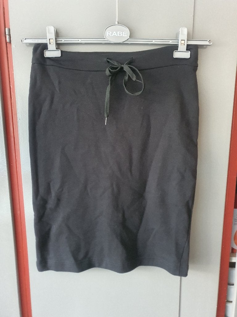 Studio MO zwarte rok maat L – comfy & tijdloos, Kleding | Dames, Maat 38/40 (M), Zwart, Ophalen of Verzenden, Gedragen