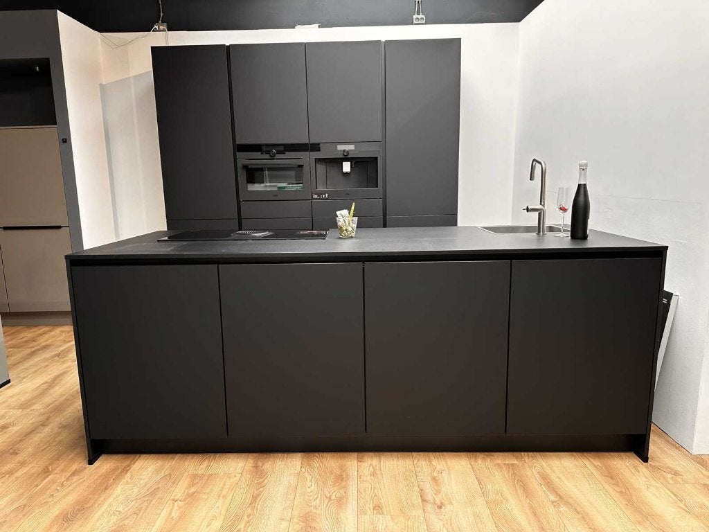 Eiland zwart mat complete keuken, Ophalen, Verl Duitsland, Greeploos, Zwart