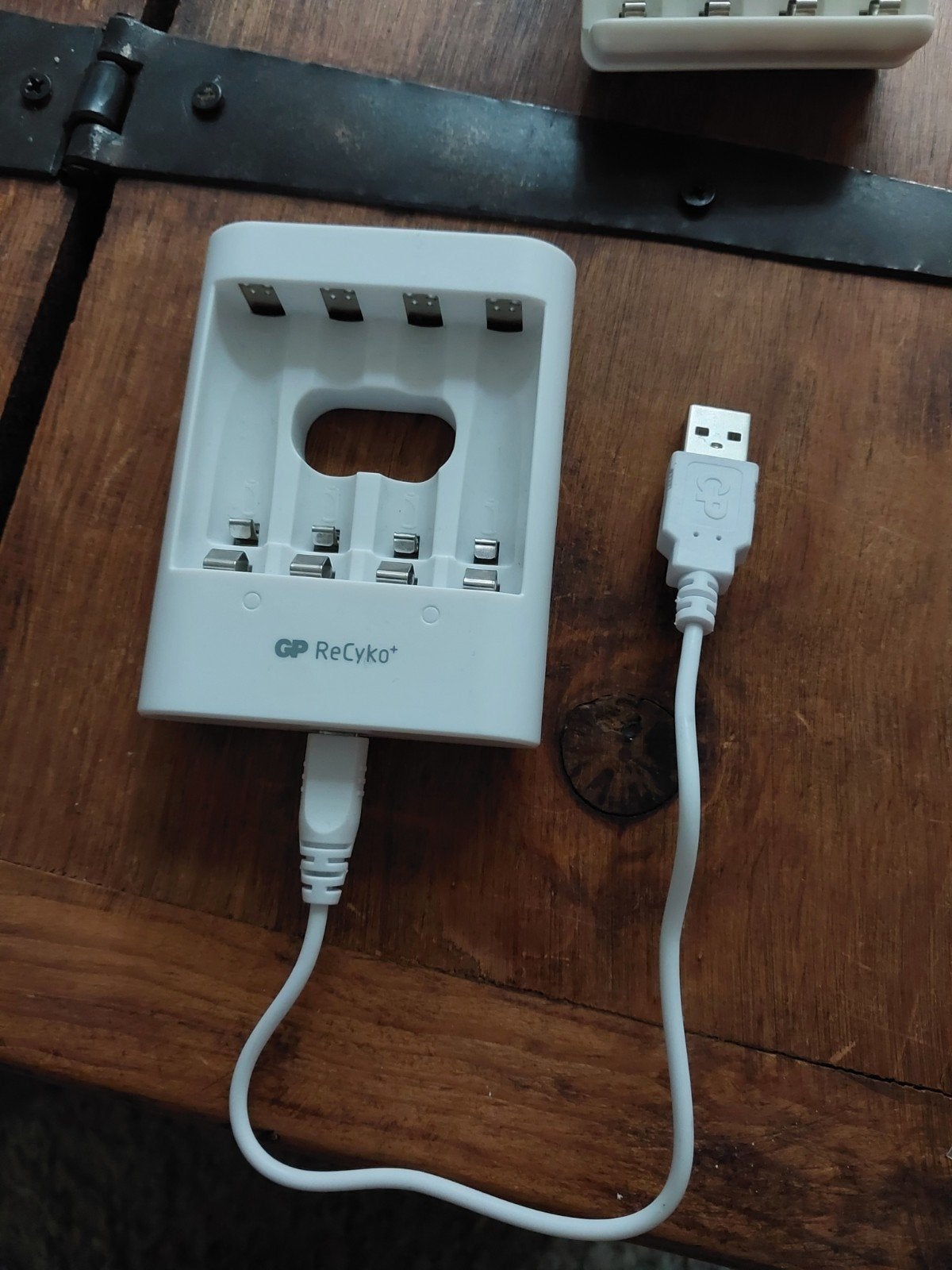 Oplader voor oplaadbare batterijen (GP ReCyko & HEMA), Ophalen, Zo goed als nieuw, Oplaadbaar
