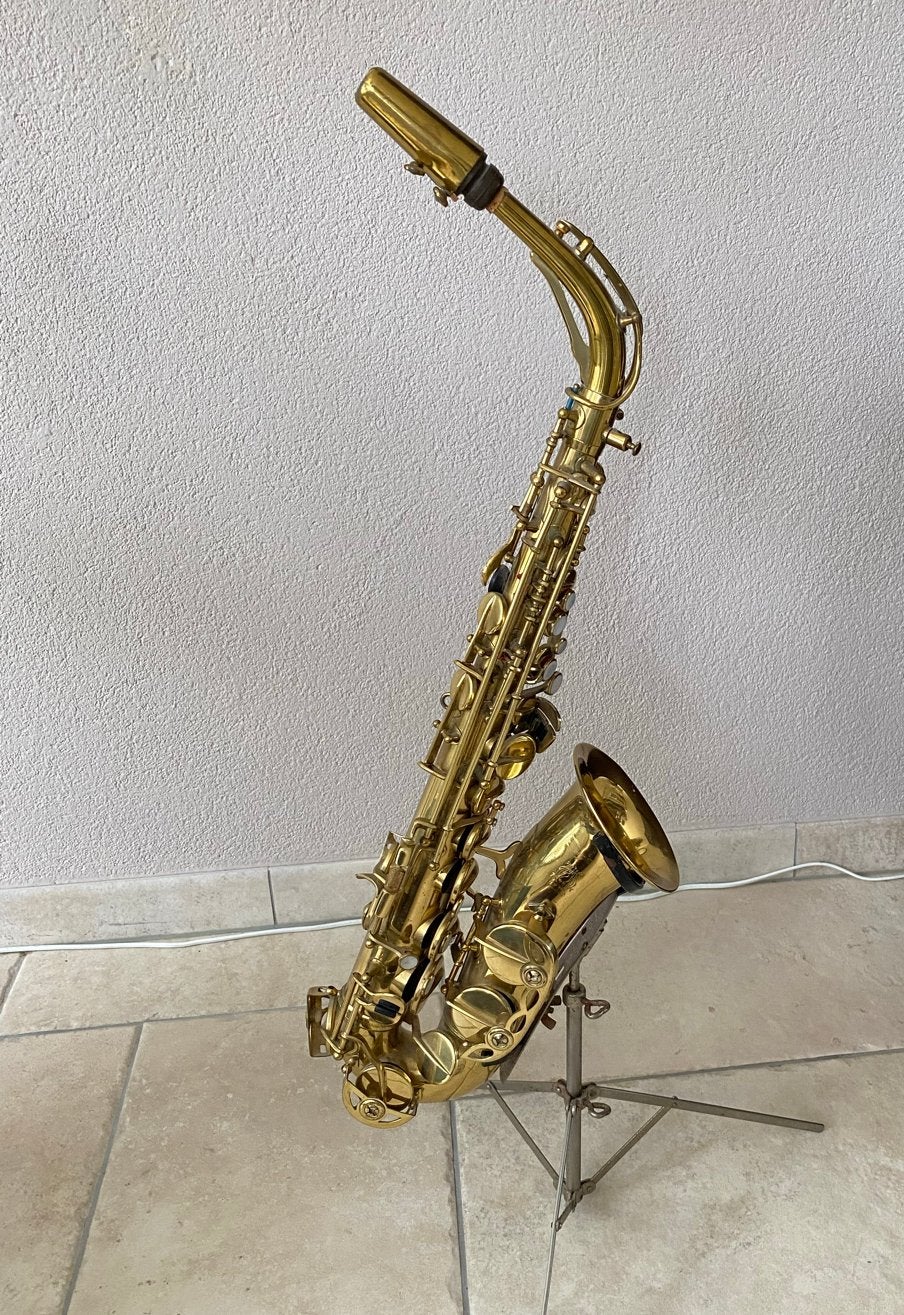 Vintage Alt-Saxofoon met Koffer en Standaard., Ophalen, Gebruikt, Alt, Met koffer