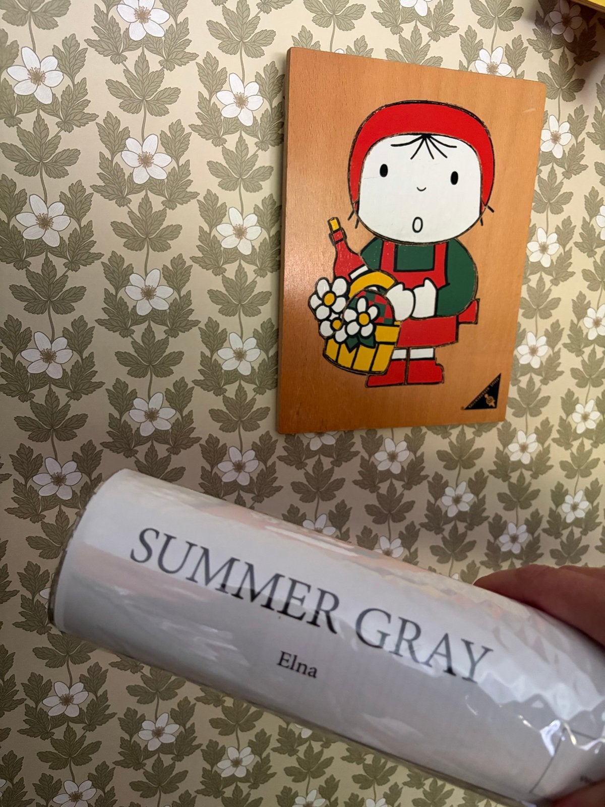 Behang Summergray Wood Anemone beige - Nieuwe rol 10m x 50cm, Huis en Inrichting, Stoffering | Behang, Ophalen of Verzenden, 10 tot 25 m²