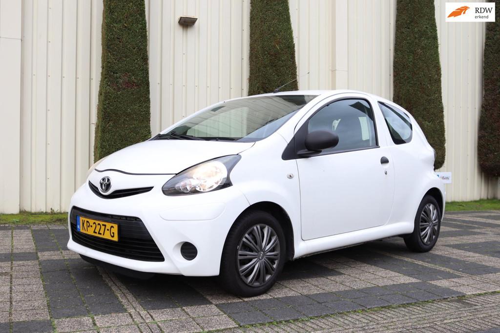 Toyota Aygo 1.0 VVT-i Aspiration, Voorwielaandrijving, Euro 5, Gebruikt, 4 stoelen