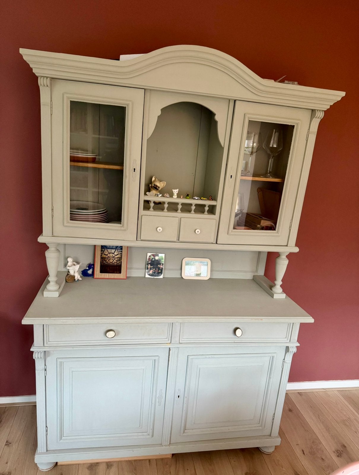 Landelijke vintage buffetkast / vitrinekast, grijs-groen, Huis en Inrichting, Ophalen, Gebruikt, 150 tot 200 cm, Overige houtsoorten