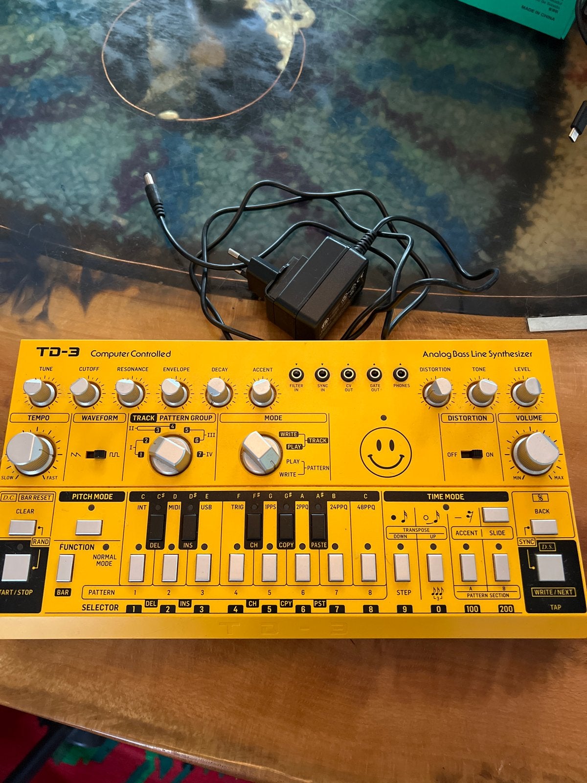 Behringer TD-3 Analoge Bass Line Synthesizer, Overige merken, Zo goed als nieuw, Met midi-aansluiting, Overige aantallen