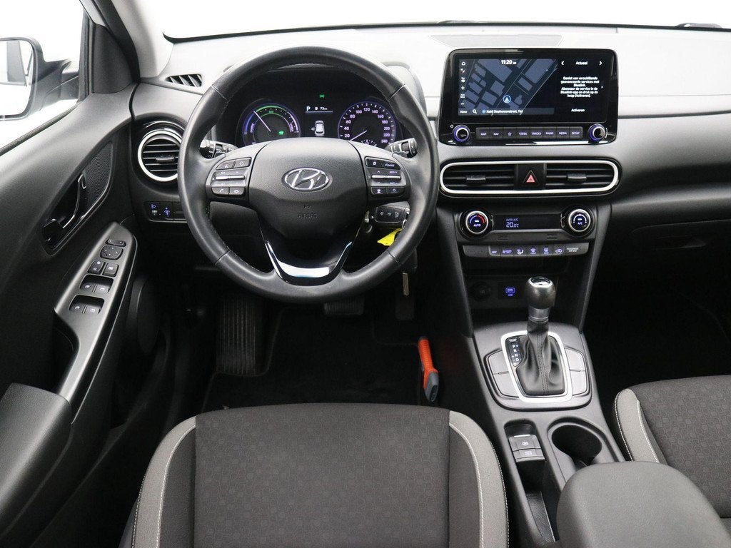 Hyundai Kona 1.6 GDI HEV Comfort AUTOMAAT / Trekhaak / Navig, Stof, Gebruikt, Euro 6, 2 kWh