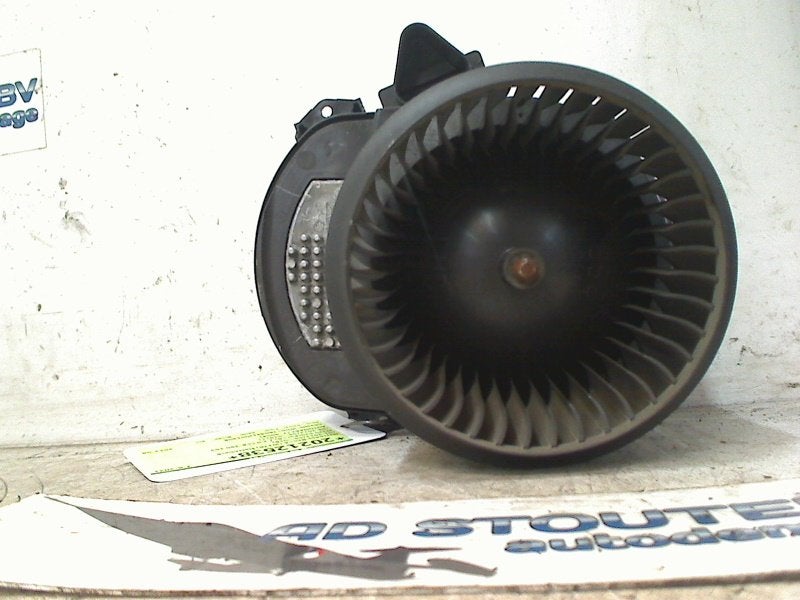 Kachel Ventilatormotor Mercedes-Benz A (W176) A2469064200, Gebruikt, Mercedes-Benz AG, Mercedes-Benz, Mercedesstraße 120, Stuttgart 70372, , Duitsland