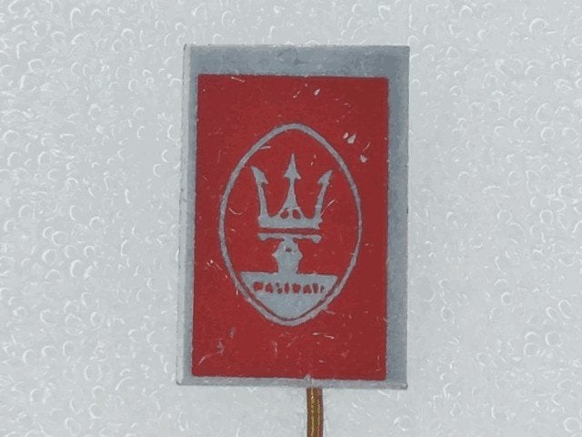 SP1780 Speldje Maserati rood, Verzamelen, Ophalen of Verzenden, Gebruikt, Overige onderwerpen