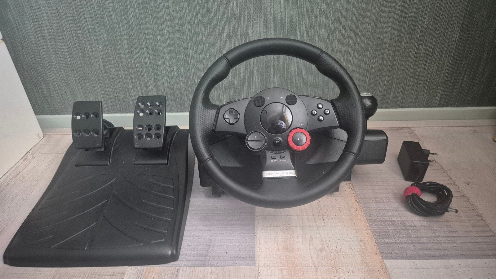 Logitech Driving Force GT Racestuur met pedalen, Racestuur, Force feedback, Ophalen of Verzenden, Zo goed als nieuw