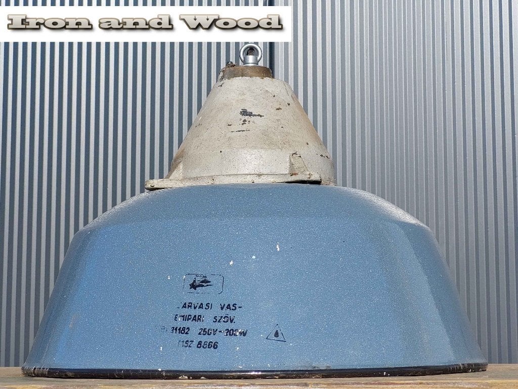 Oude emaille hanglampen afm: D40 H30 - blauw grijs, Huis en Inrichting, Ophalen, Gebruikt, Stoer vintage industrieel robuust oud brocante emaille