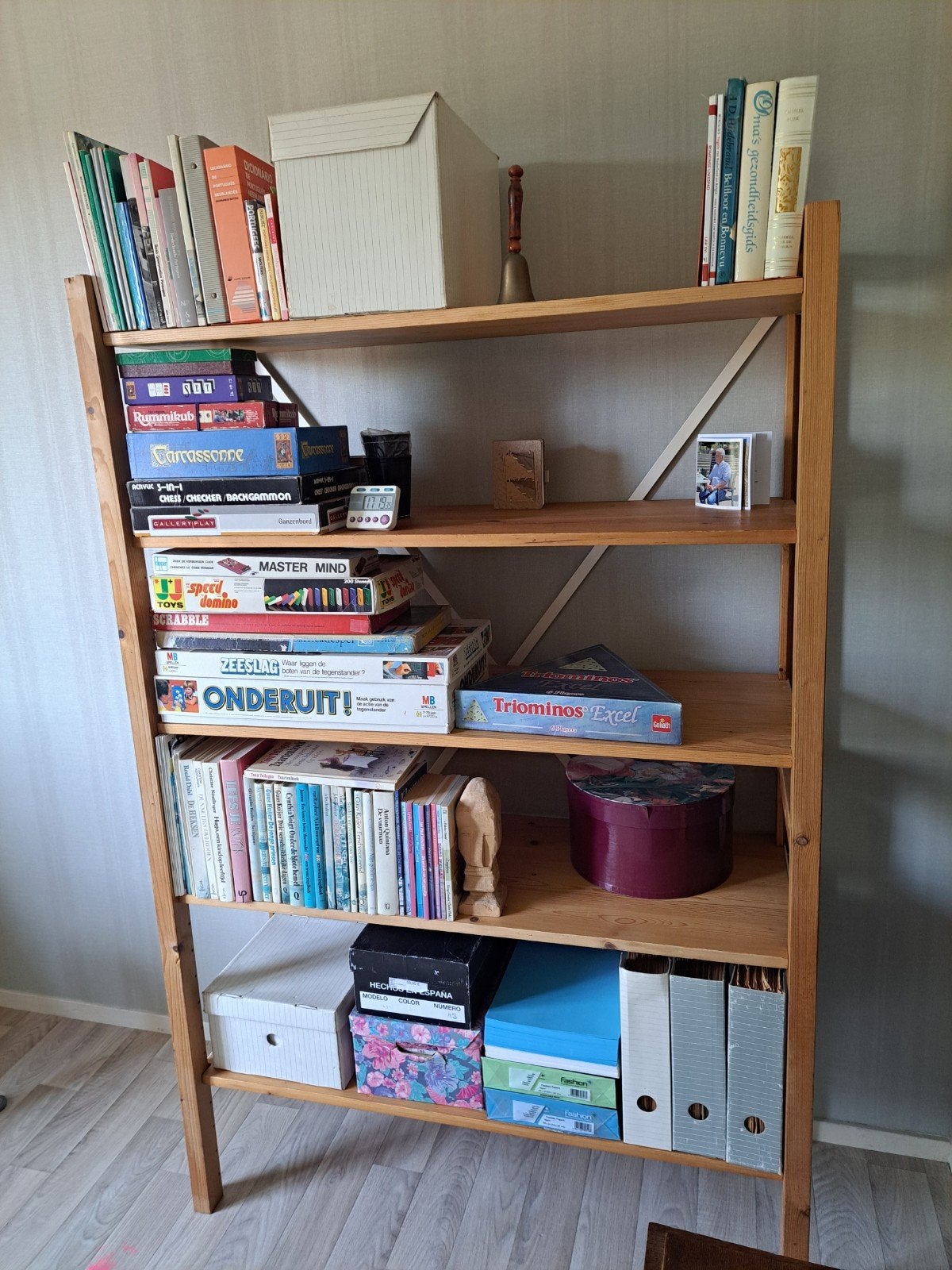 Lundia boekenkast met 5 Planken, Ophalen, Met plank(en), Gebruikt, 100 tot 150 cm