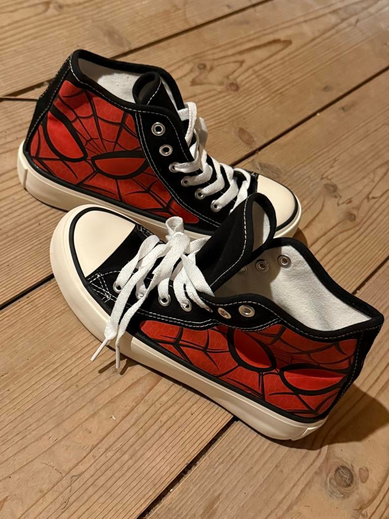 Nieuwe Spider-Man gympen - Maat 35, Ophalen, Nieuw, Jongen, Sportschoenen