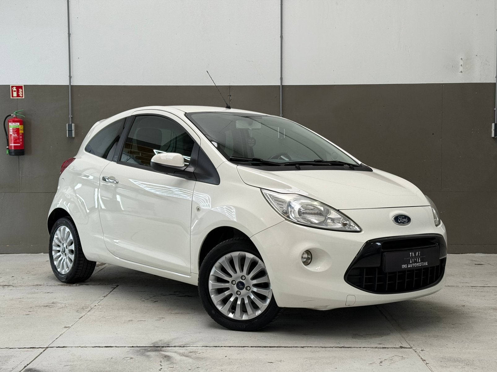Ford Ka 1.2 Individual/Dealer onderh/1Ste eigenaar! NL Auto, Voorwielaandrijving, 4 cilinders, 4 stoelen, Wit