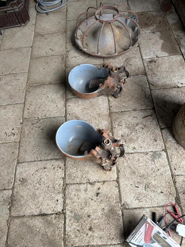 Twee antieke drinkbakken, Dieren en Toebehoren, Overige Dieren-accessoires, Ophalen
