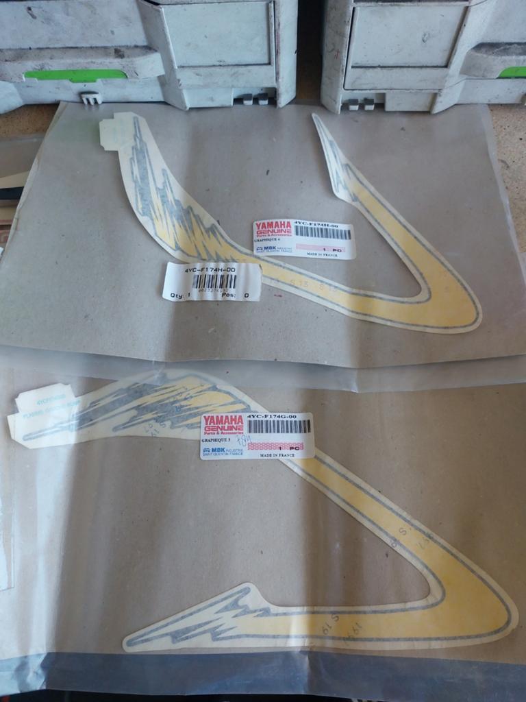 Aerox achter kappen stickers link en rechts, Fietsen en Brommers, Ophalen of Verzenden, Nieuw, Overige merken