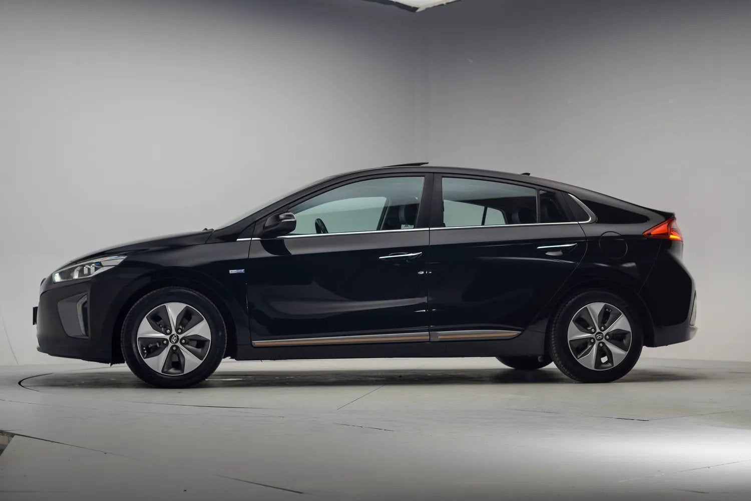 Hyundai IONIQ Premium EV [ Schuifdak Leder Infinity-Sound ], Automaat, 0 cilinders, Gebruikt, Zwart