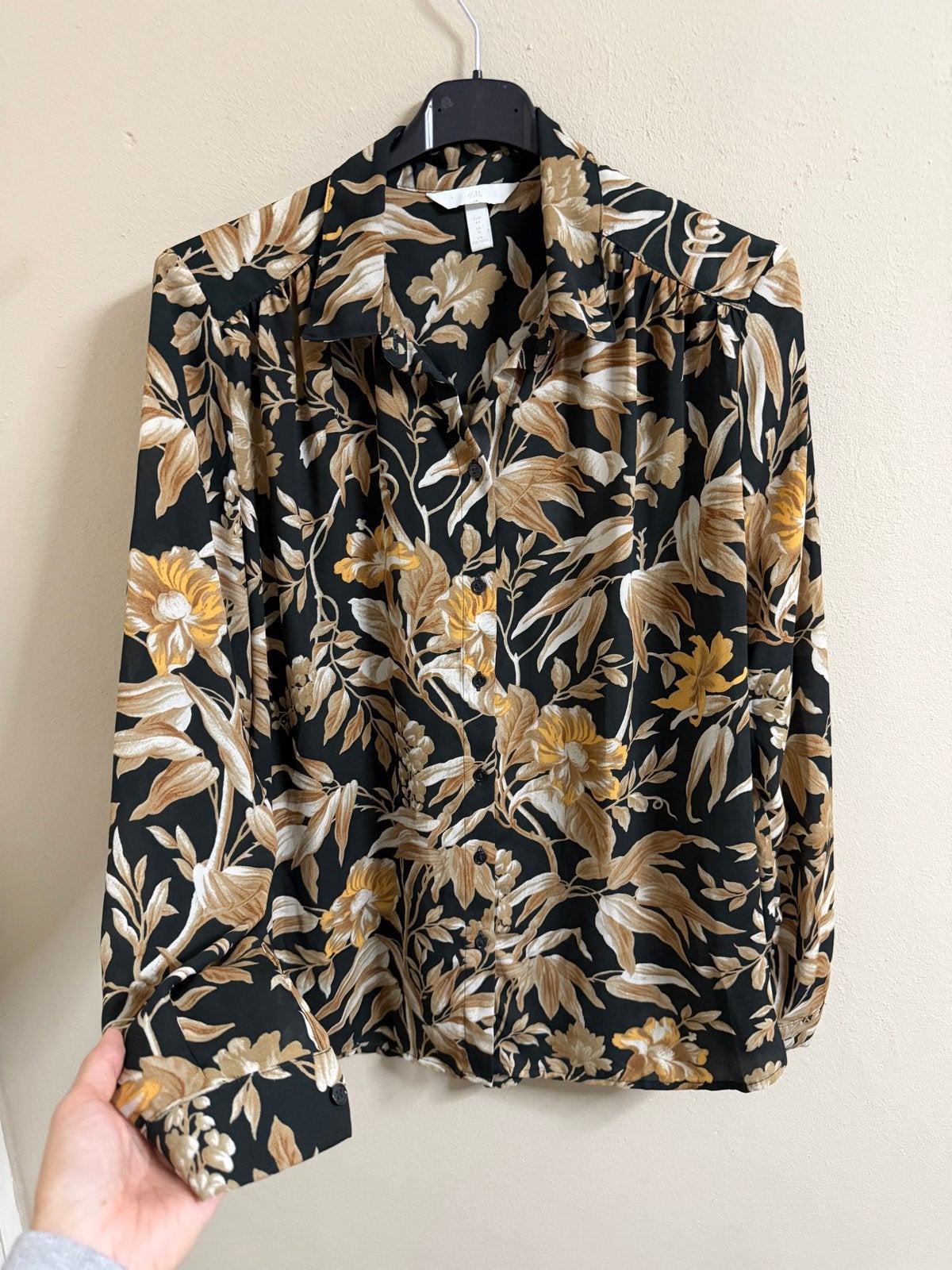 H&M Blouse met bloemenprint - Maat 44, Kleding | Dames, Ophalen of Verzenden, Zo goed als nieuw, Maat 42/44 (L), Zwart