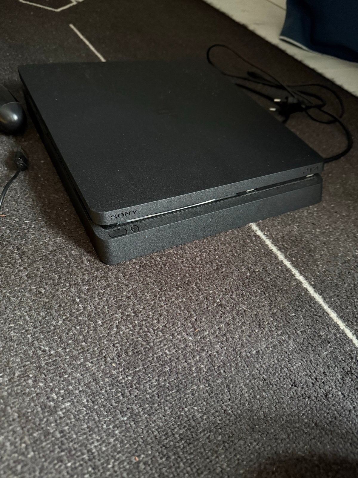 Foto 2 van PS4 origineel met 'blue light of death' en controller