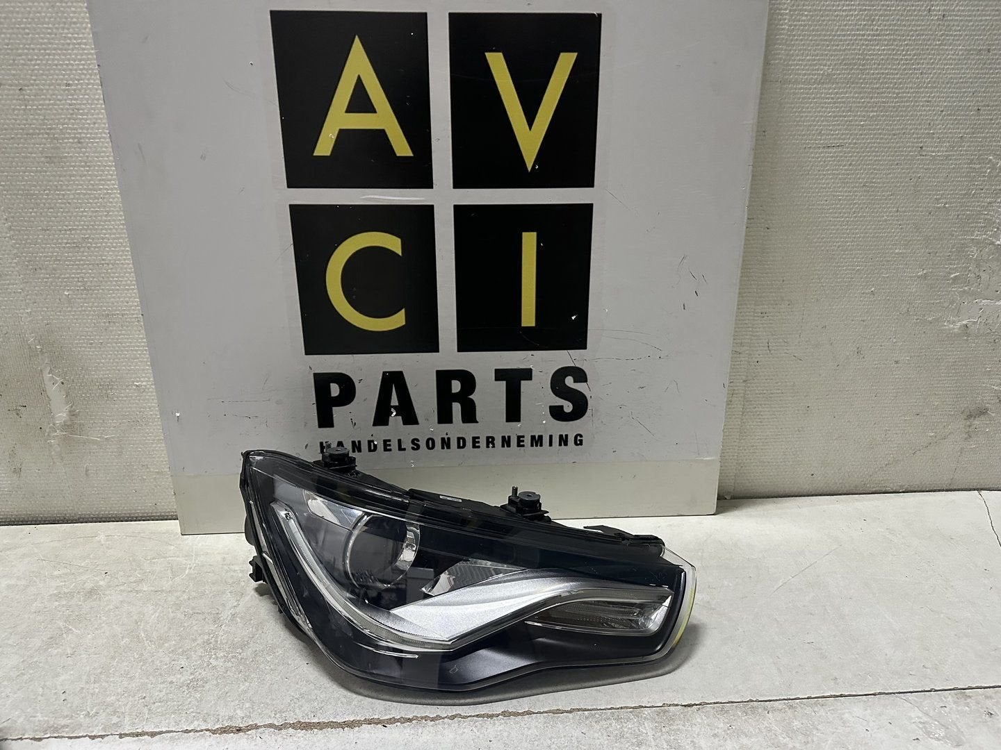 Koplamp Audi A1 8X0  xenon Led rechts 8X0941006, Gebruikt, -, -, -