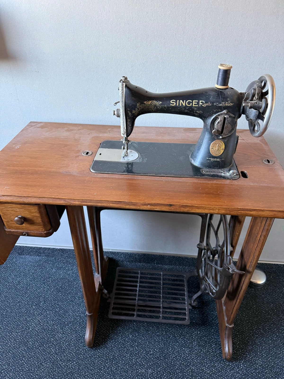 Antieke Singer Naaimachine met Houten Tafel en Kap, Antiek en Kunst, Antiek | Naaimachines, Ophalen of Verzenden