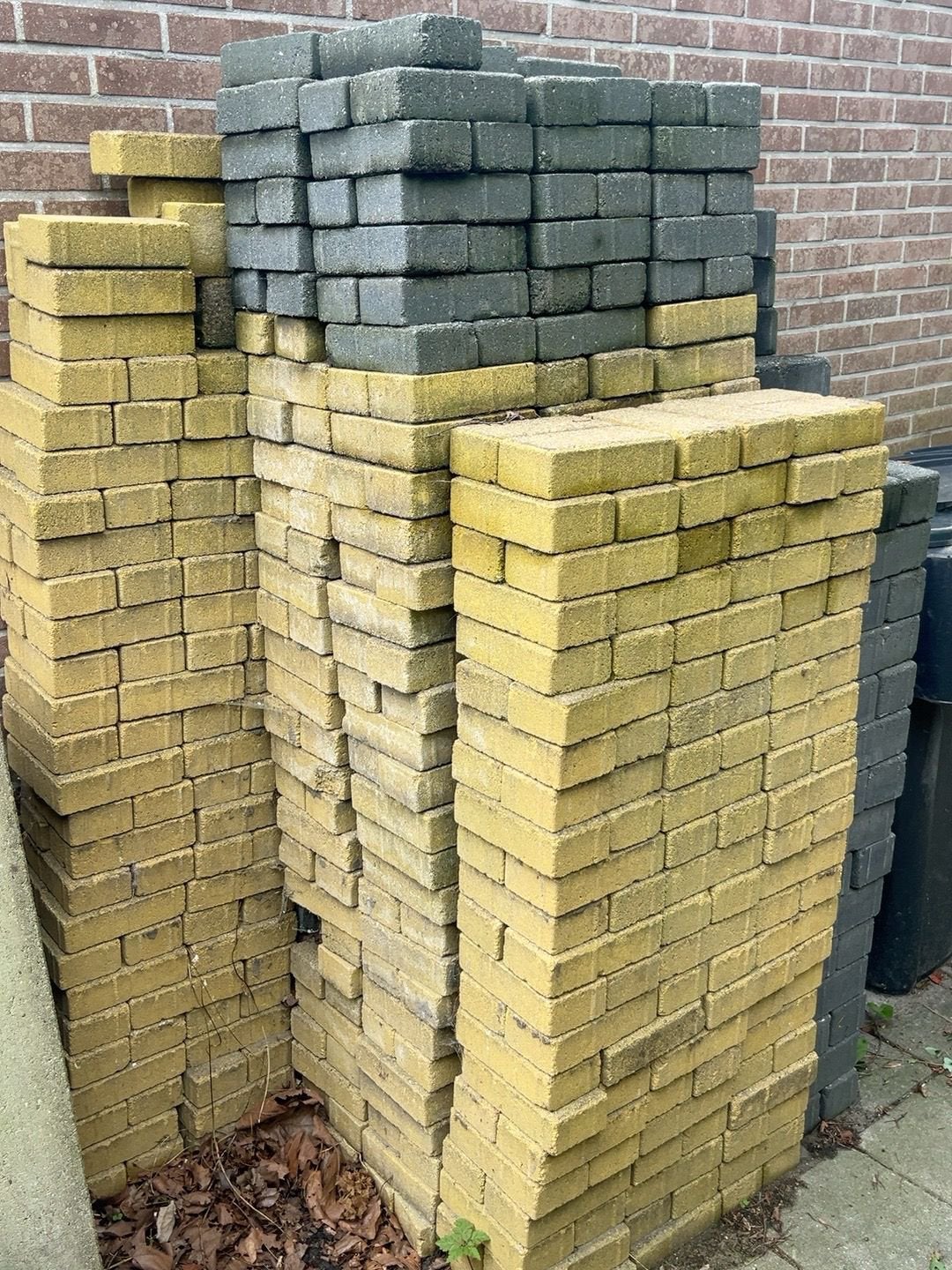 Betonklinkers grijs en zandkleurig, Ophalen, Gebruikt, Keramiek, Terrastegels