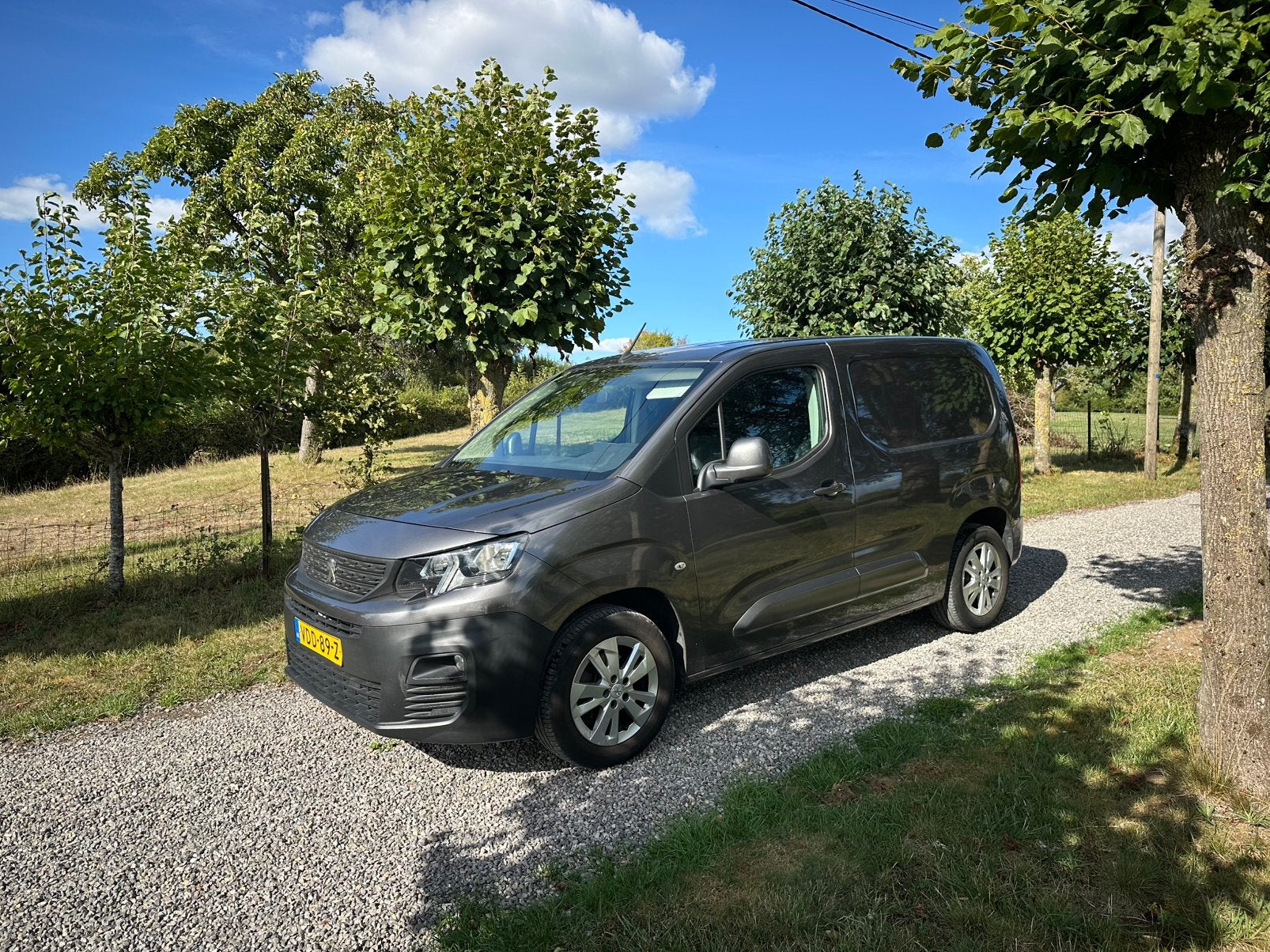 Peugeot Partner 1.5 Bluehdi 75pk 650kg 2019 Grijs, Voorwielaandrijving, Stof, 4 cilinders, Origineel Nederlands
