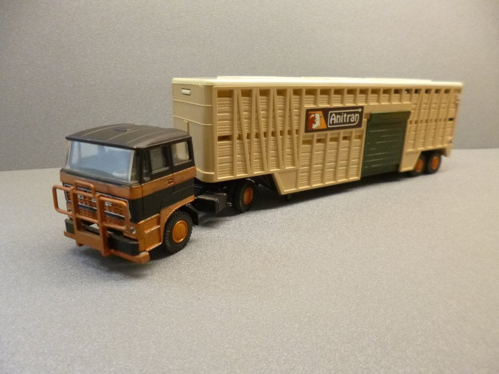 Daf 2800 + bullbar Lion met veetrailer, Hobby en Vrije tijd, Modelauto's | 1:50, Ophalen of Verzenden, Zo goed als nieuw, Bus of Vrachtwagen