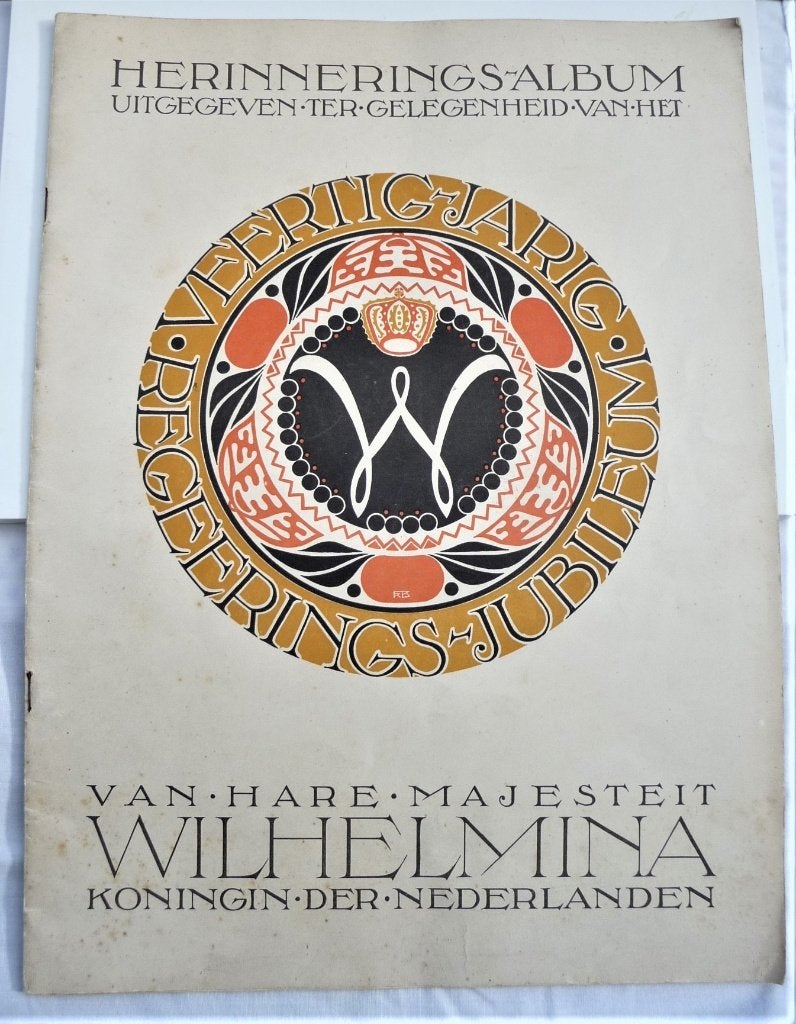 herinnerings- album v Wilhelmina regeringsjubileum 1898 1938, Verzenden, Gebruikt, Nederland, Tijdschrift of Boek