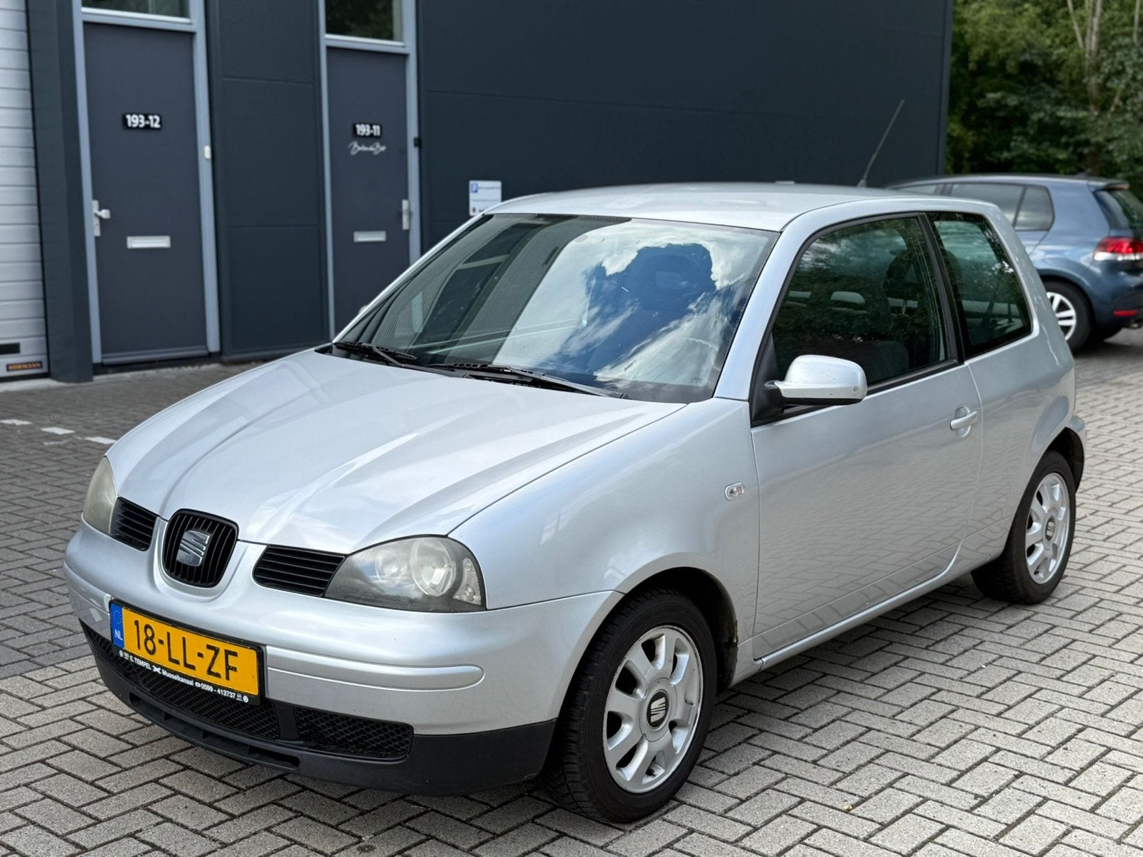 Seat Arosa 1.4 44KW 2003 Grijs, Auto's, Voorwielaandrijving, 450 kg, 31 €/maand, 4 stoelen