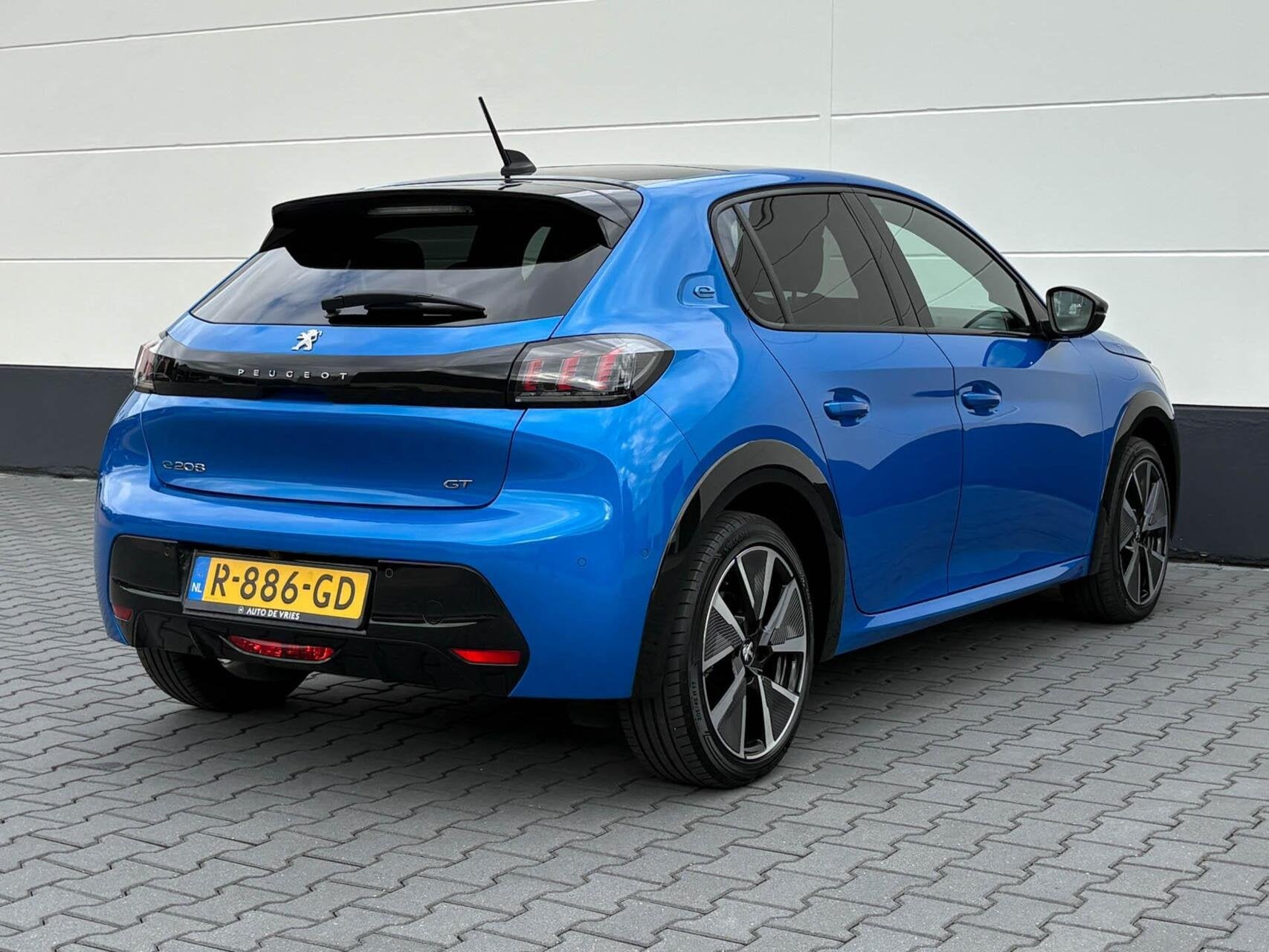 Peugeot e-208 EV GT Pack 50 kWh 3-Fase | SOH 91% | 3D Cockpi, Auto's, Dealer onderhouden, 136 pk, Gebruikt, Zwart