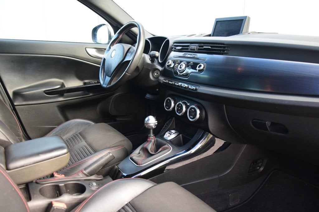 Alfa Romeo Giulietta 1.4 T Distinctive Sport/Winter/pack Blu, Auto's, Alfa Romeo, Voorwielaandrijving, Euro 5, Stof, Gebruikt