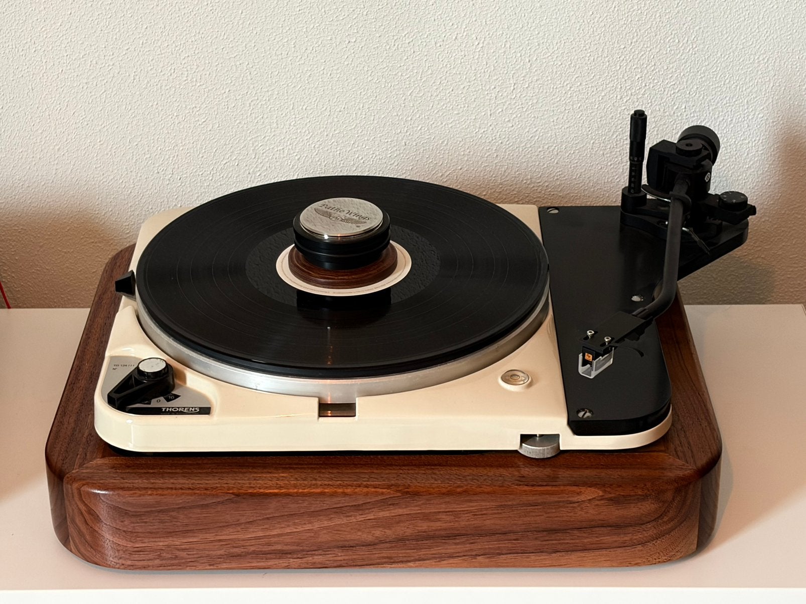 Thorens TD124 walnut plinth, Audio, Tv en Foto, Platenspelers, Ophalen of Verzenden, Zo goed als nieuw, Thorens