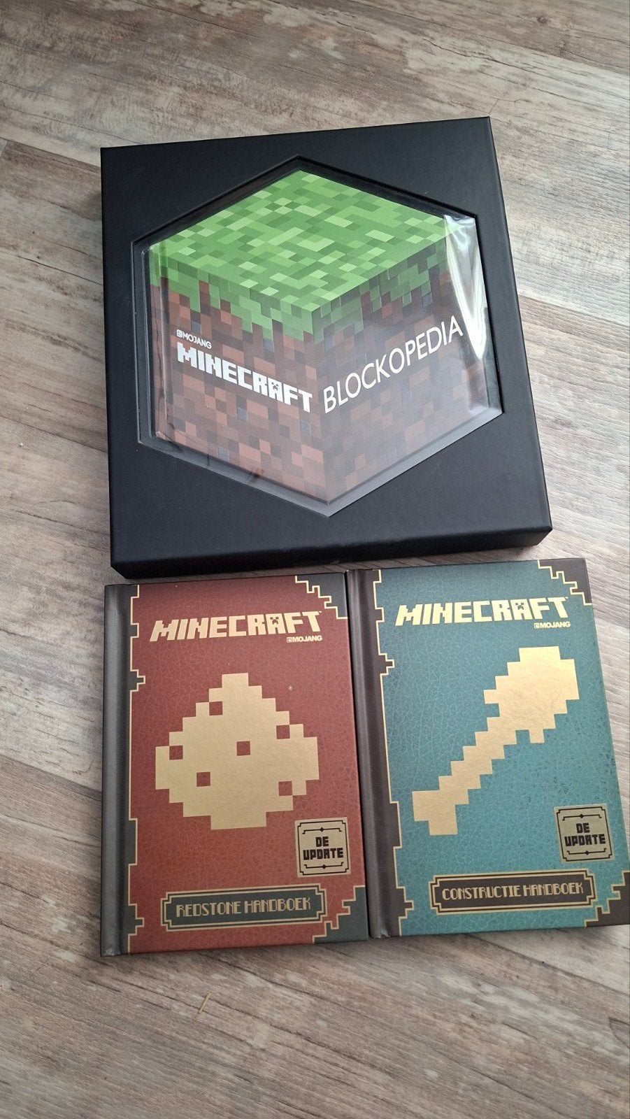 Minecraft Blockopedia + Redstone & Constructie Handboek, Ophalen of Verzenden, Zo goed als nieuw, Mojang, Non-fictie