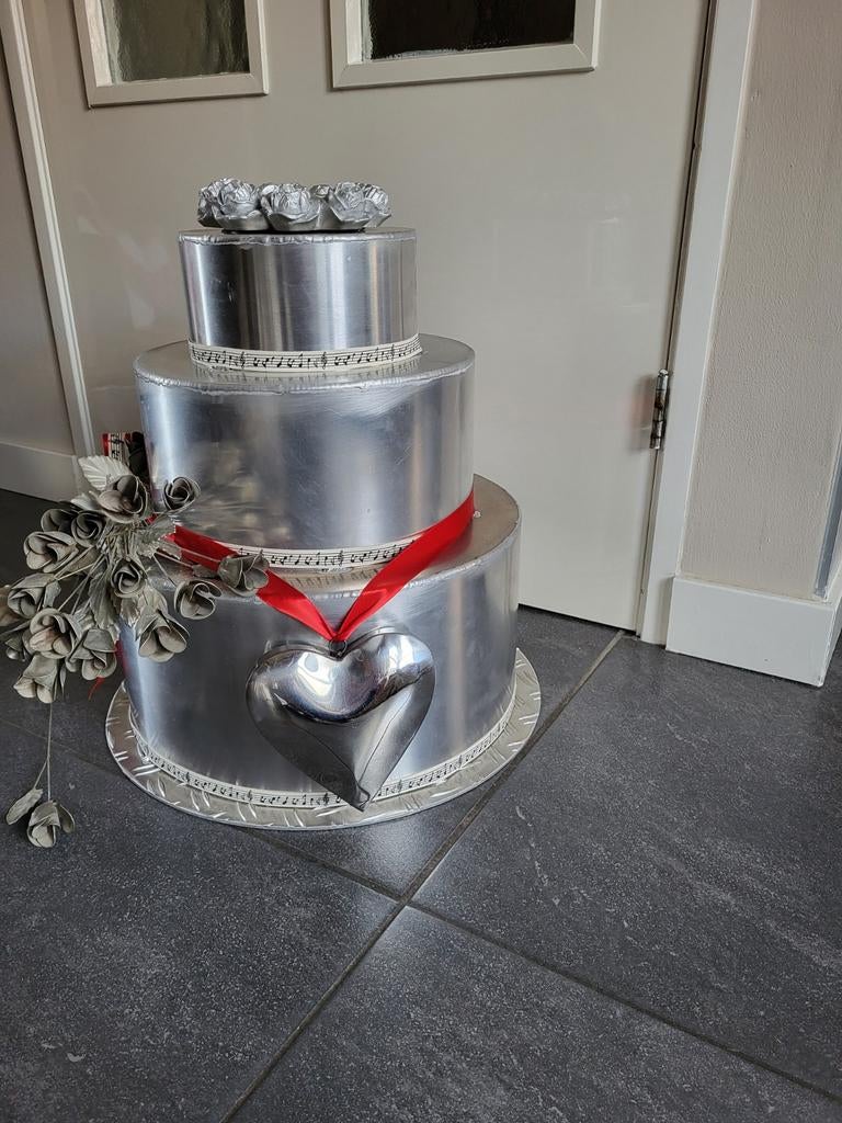 Etalage metalen decoratie taart..nep taart..dummy.., Ophalen
