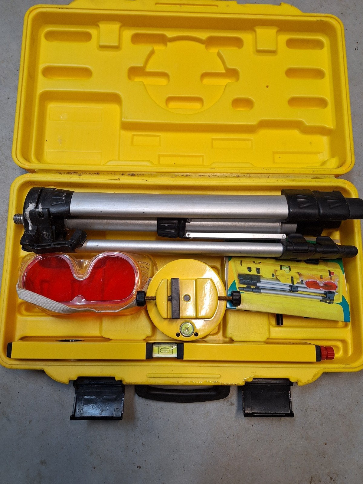 Laserwaterpas met statief en accessoires - Zo goed als nieuw, Doe-het-zelf en Verbouw, Ophalen of Verzenden