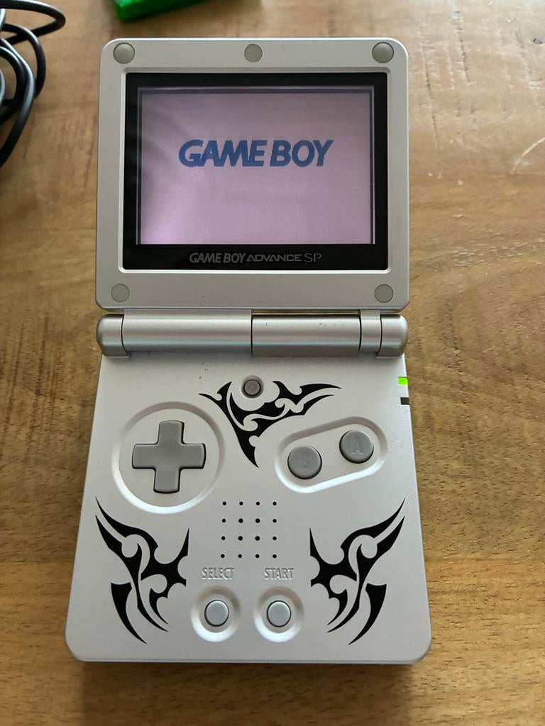 Game Boy Advance SP Tribal Edition (Zilver), Ophalen of Verzenden, Gebruikt, Game Boy Advance SP