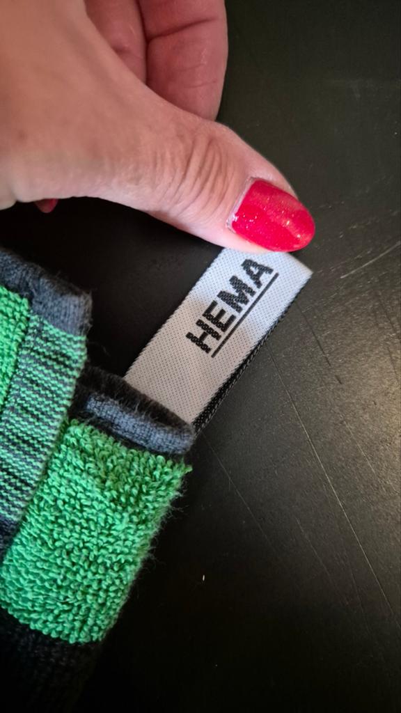Nieuw groot badlaken - HEMA, Ophalen of Verzenden, Nieuw, Overige kleuren, Handdoek