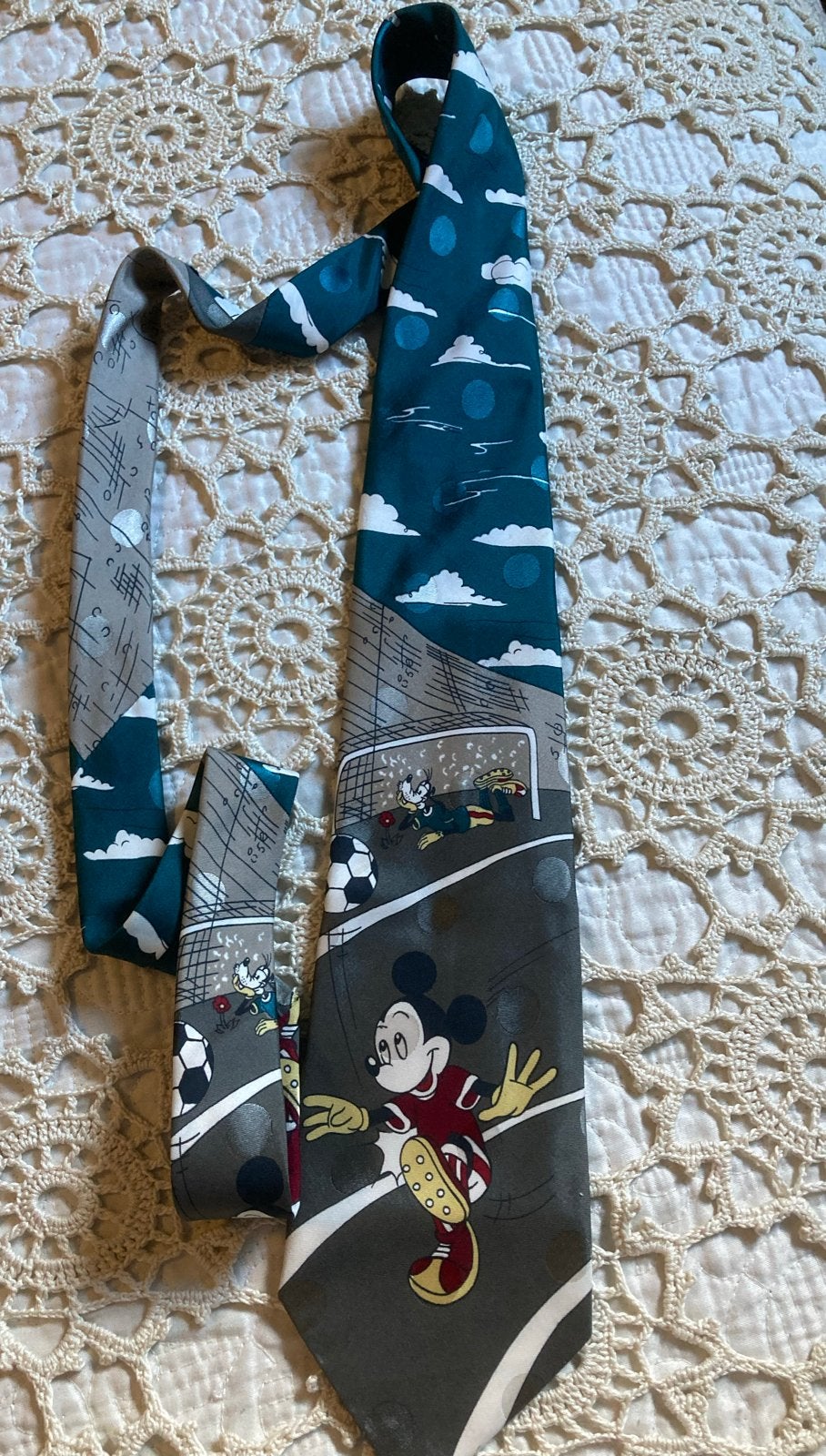Mickey Unlimited Disney voetbal stropdas, Ophalen of Verzenden, Zo goed als nieuw, Meerkleurig, Met patroon