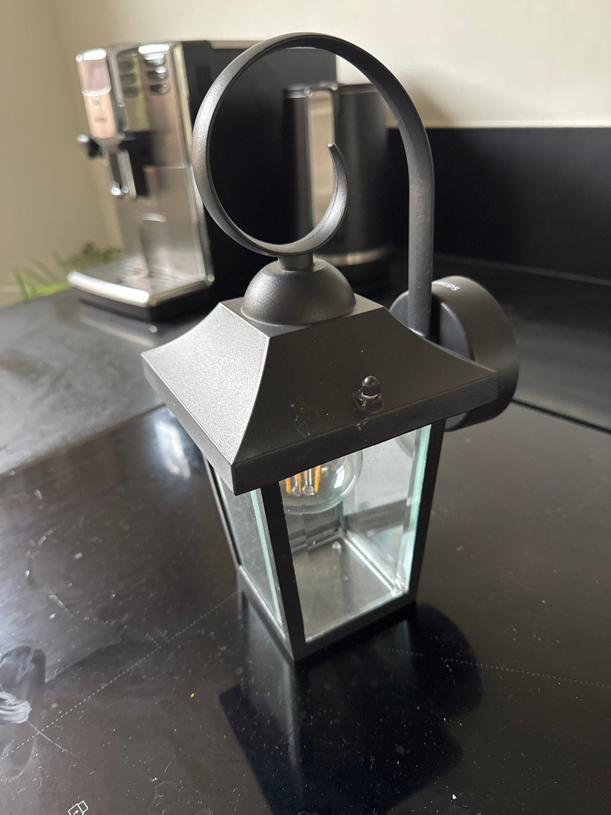 Philips klassieke buitenlamp met LED gloeilamp, Wandlamp, Ophalen of Verzenden, 50 tot 250 watt, Waterbestendig